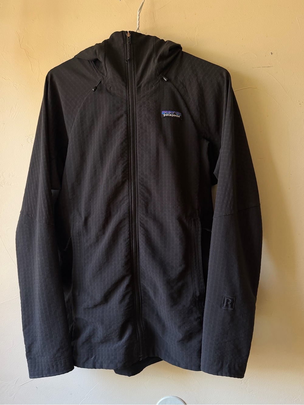 R1 Patagonia Black Hooded Lightweight Jacket